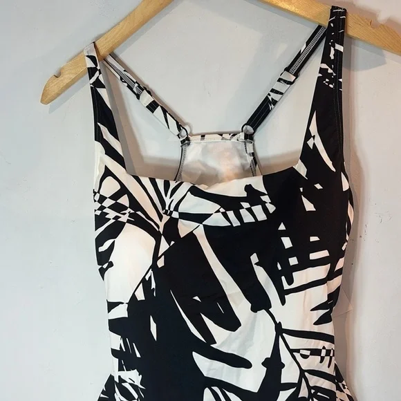 L.L.Bean black & white tropical one piece swimsuit UV blocking  size 10 NWT - Picture 2 of 10